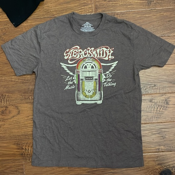 Two Band Graphic Tees ( Nirvana & Aerosmith) - Picture 5 of 7